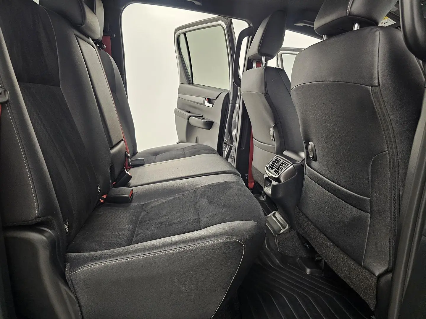 2025 Toyota Hilux Gallery Image 21