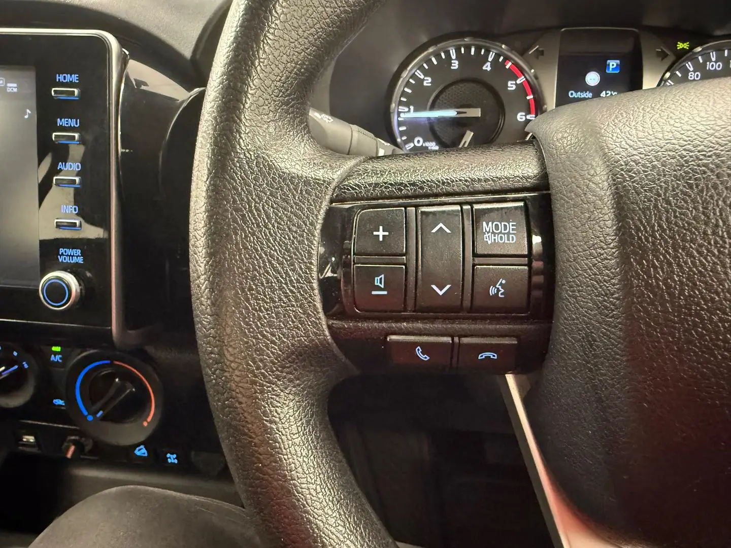 2022 Toyota Hilux Gallery Image 32