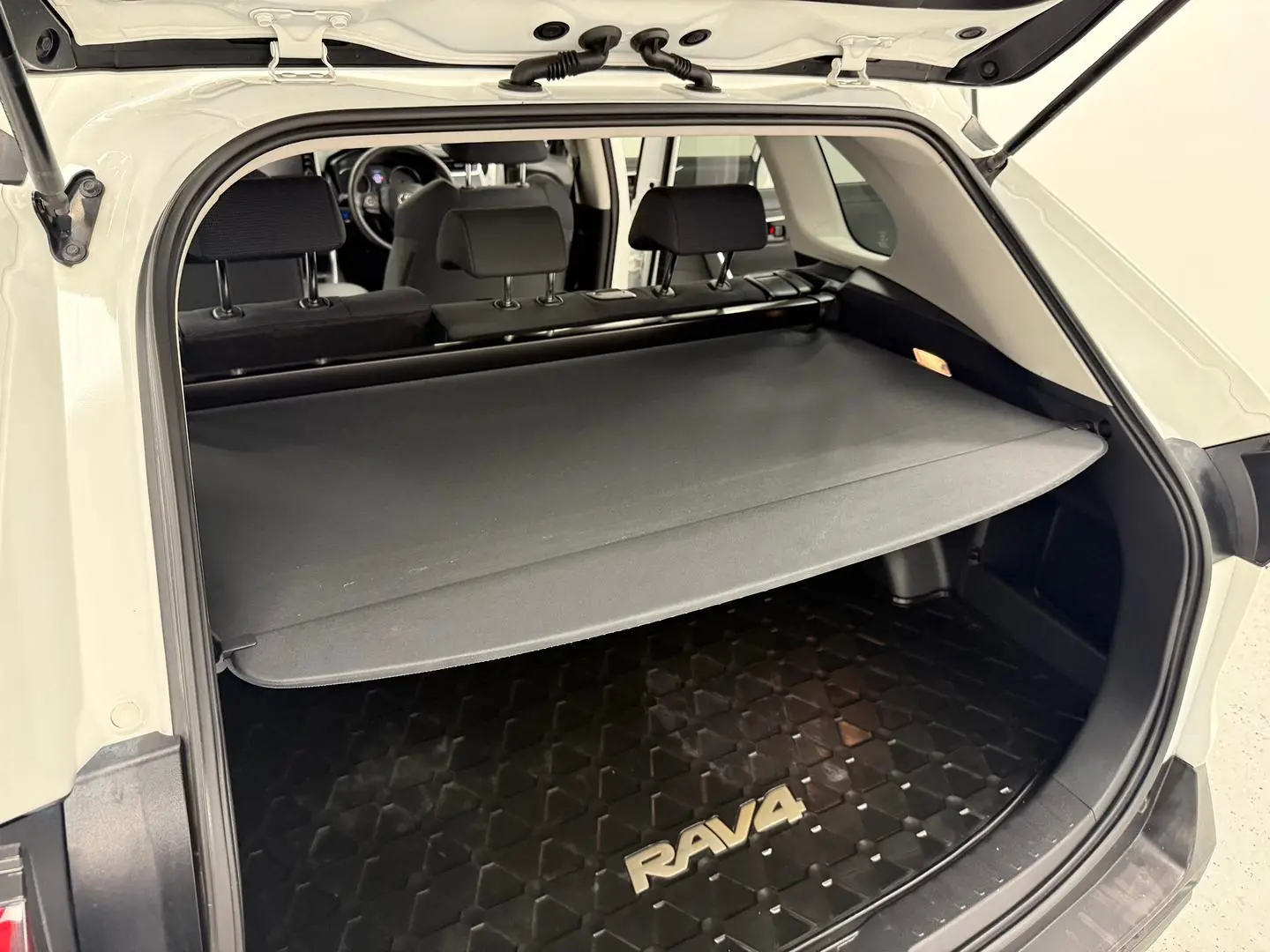 2020 Toyota RAV4 Gallery Image 16