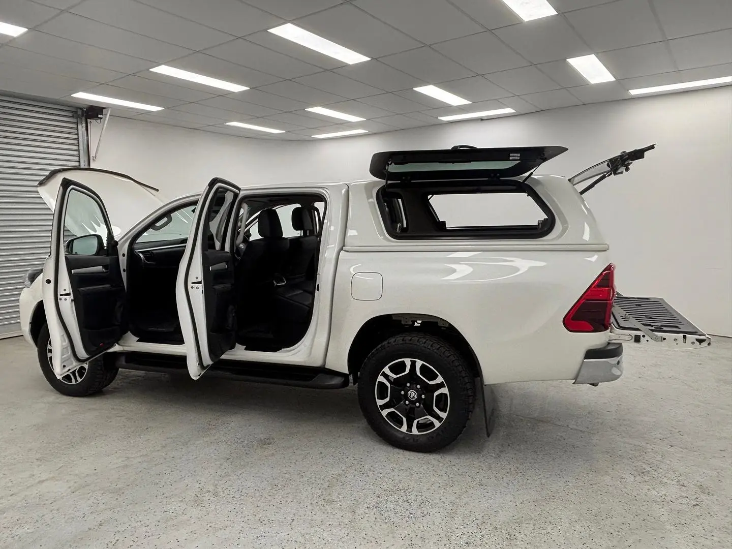 2021 Toyota Hilux Gallery Image 14