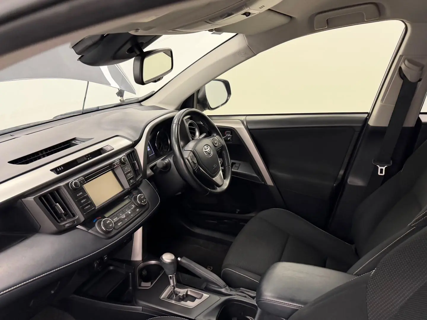 2018 Toyota RAV4 Gallery Image 30