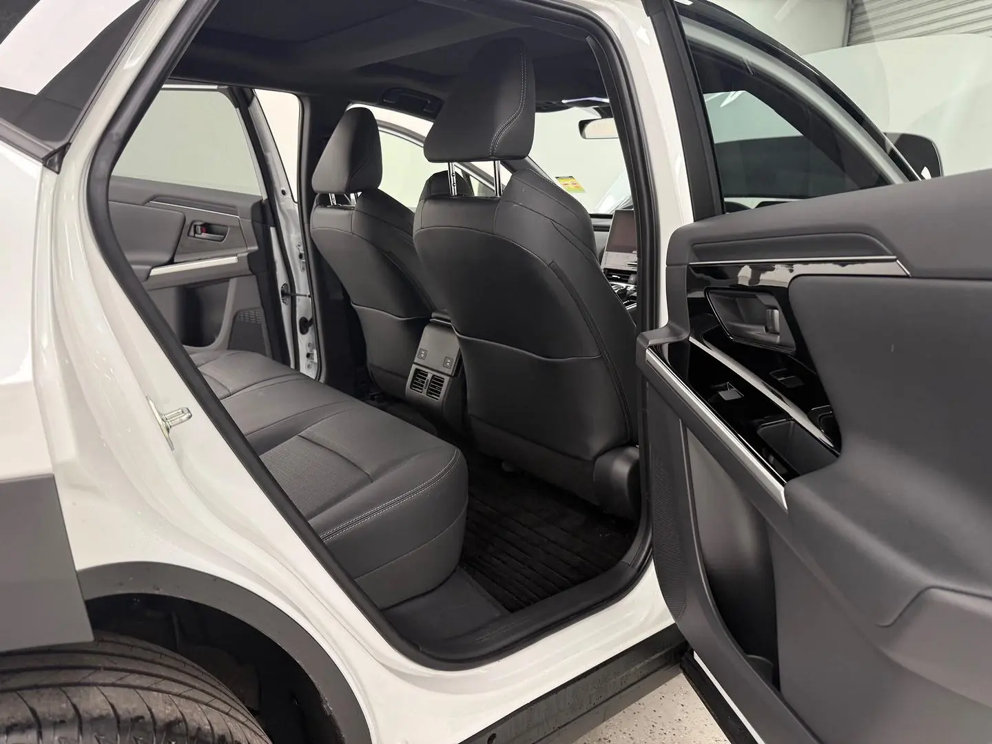 2025 Toyota bZ4X Gallery Image 16