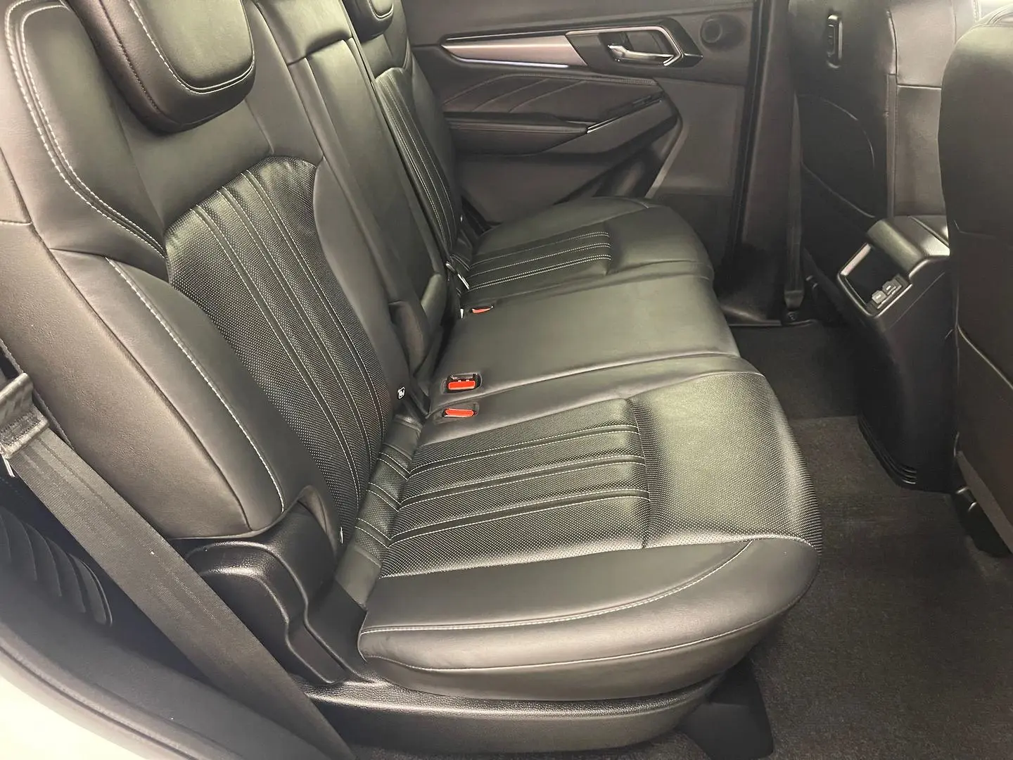 2021 Isuzu MU-X Gallery Image 21