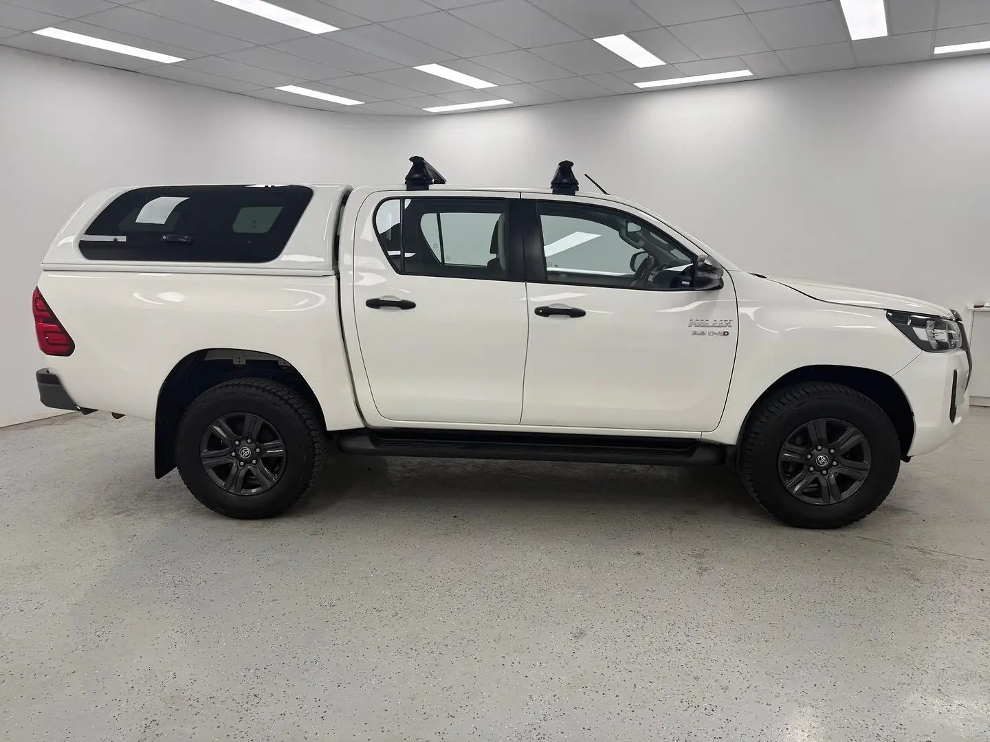 2021 Toyota Hilux Gallery Image 2
