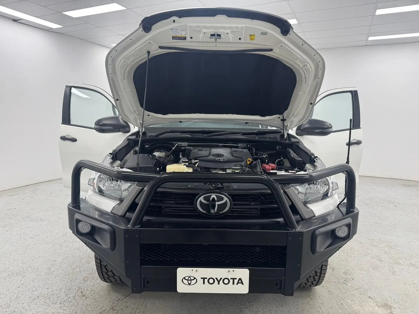 2022 Toyota Hilux Gallery Image 13