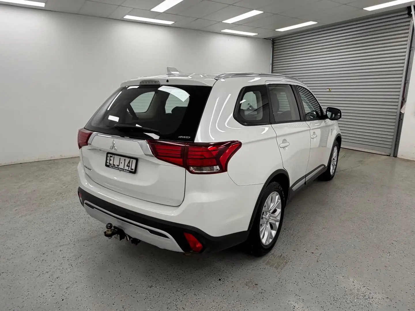 2020 Mitsubishi Outlander Gallery Image 3