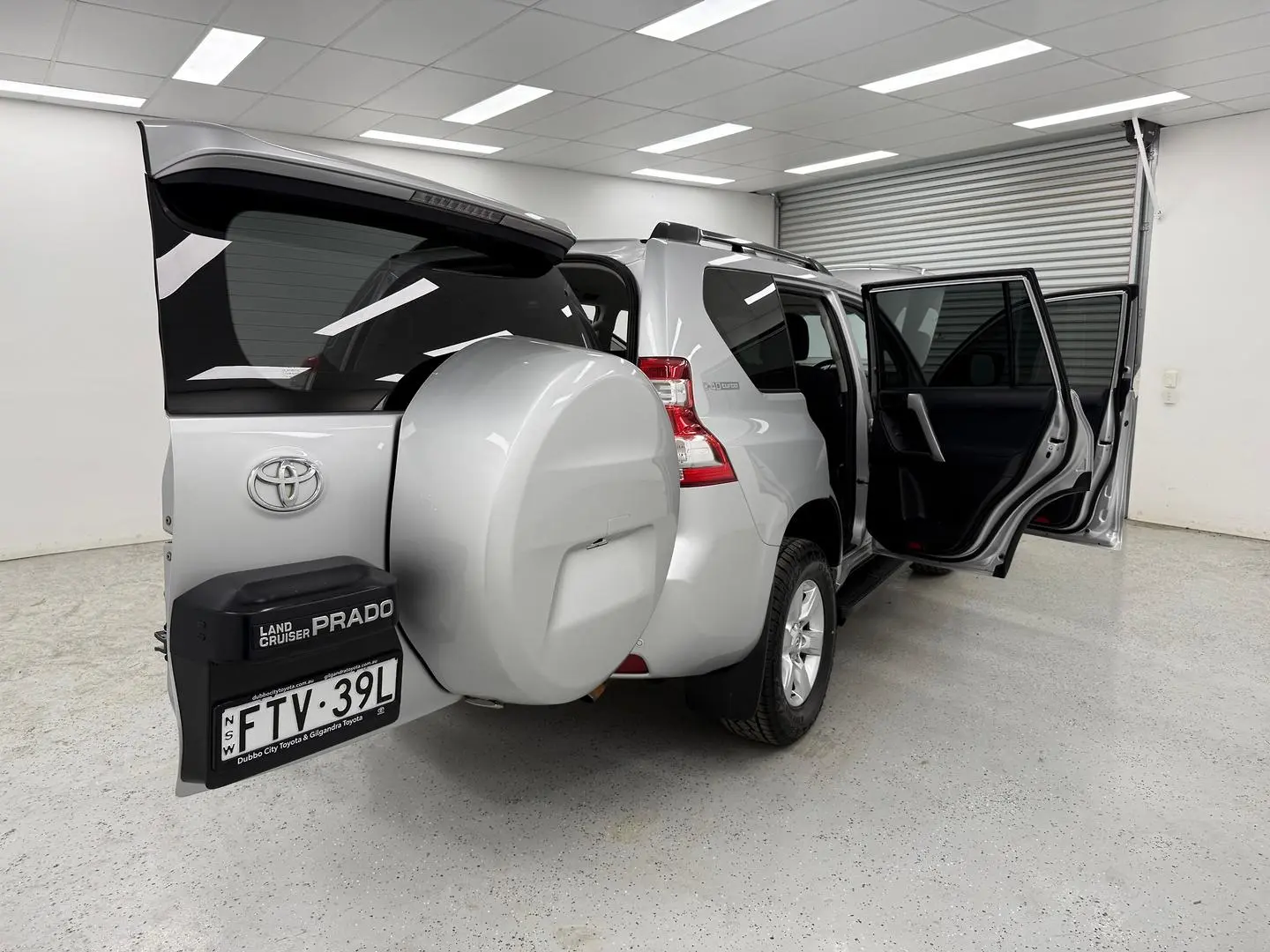 2015 Toyota Landcruiser Prado Gallery Image 15