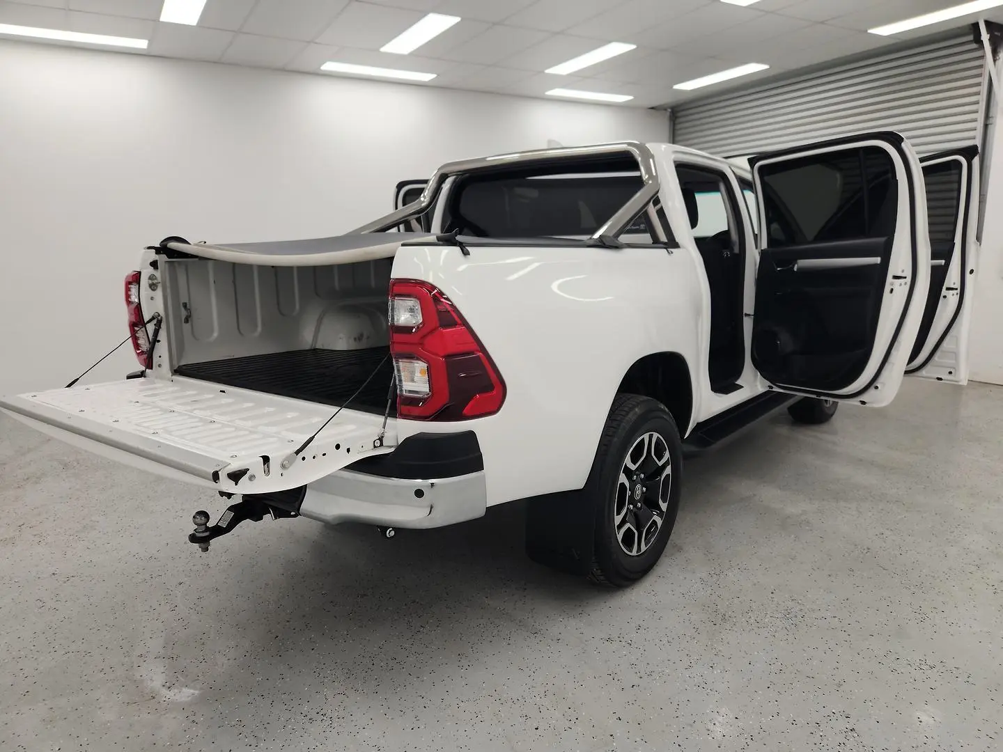2023 Toyota Hilux Gallery Image 10