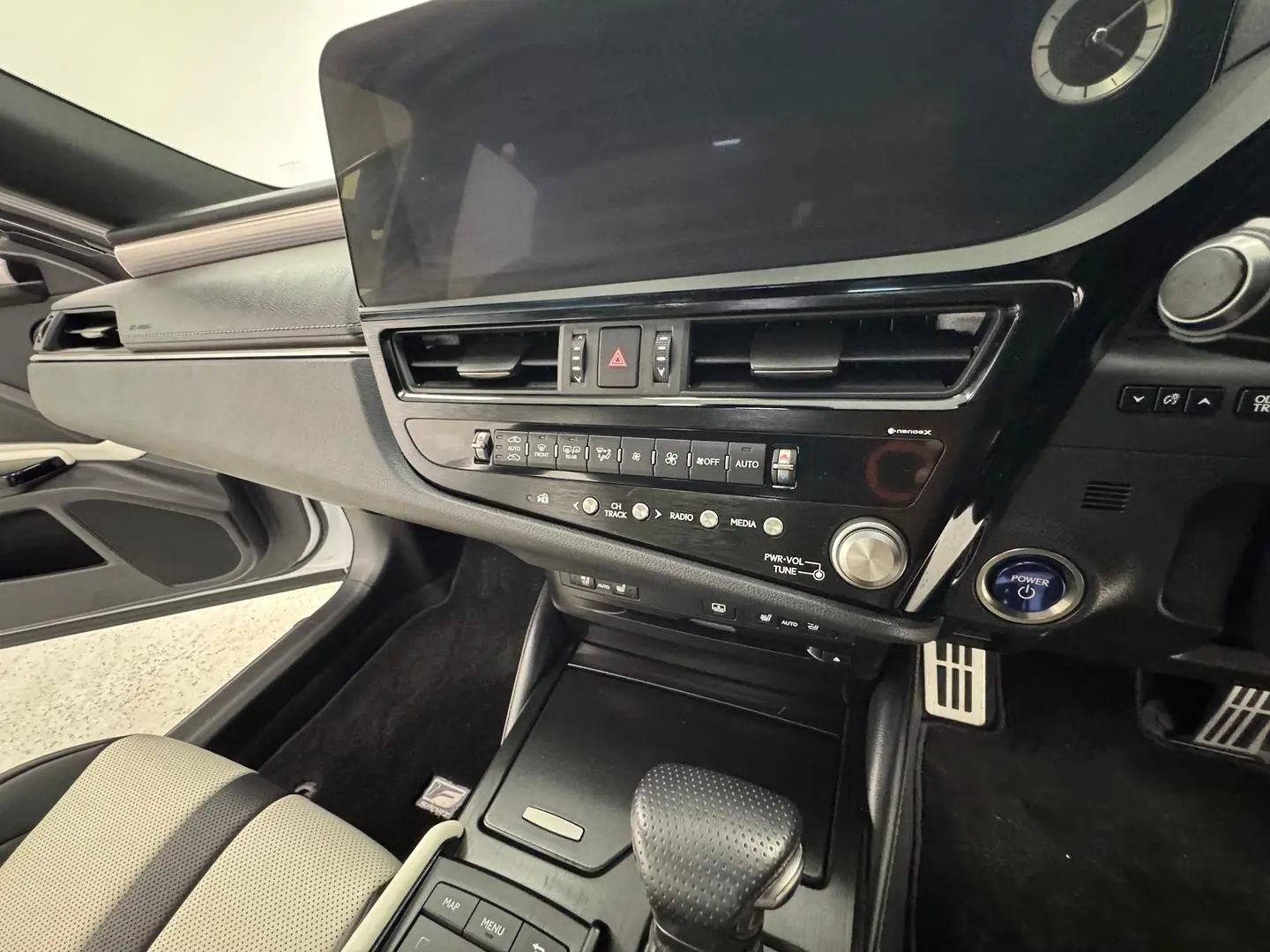 2022 Lexus ES Gallery Image 20