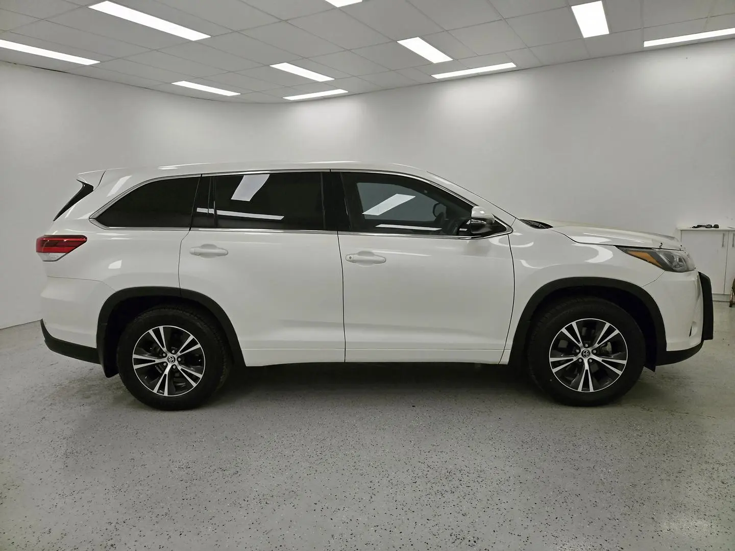 2019 Toyota Kluger Gallery Image 2