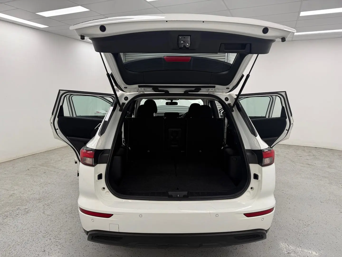 2022 Mitsubishi Outlander Gallery Image 14