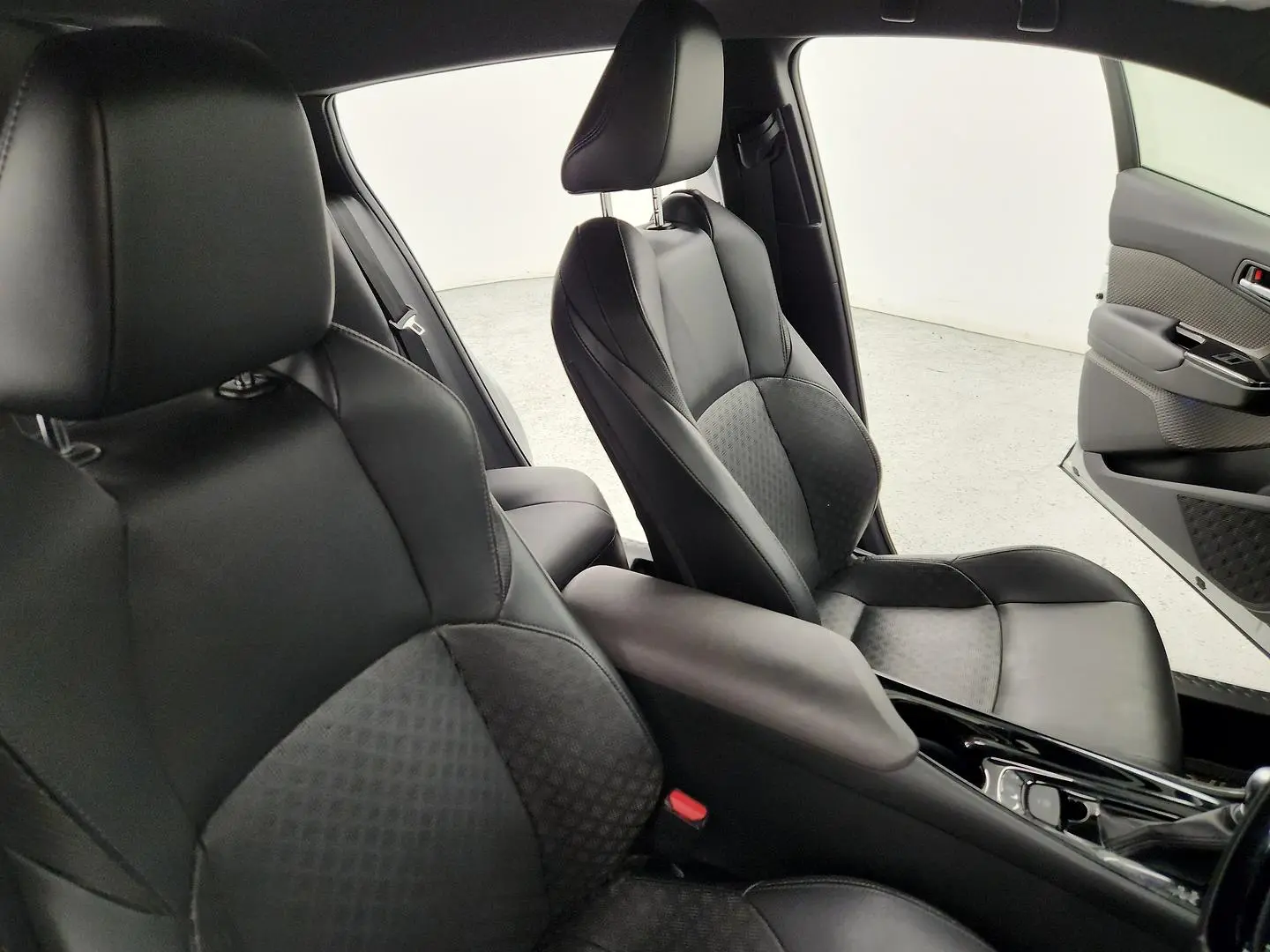 2022 Toyota C-HR Gallery Image 23