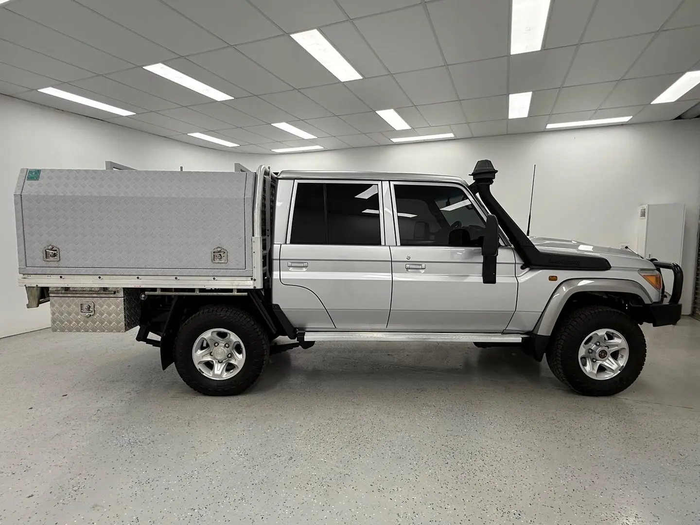 2018 Toyota Landcruiser Gallery Image 2