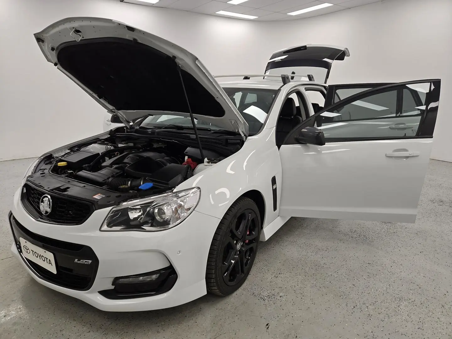 2017 Holden Commodore Gallery Image 14