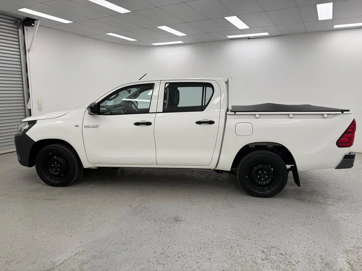2017 Toyota Hilux Gallery Image 6