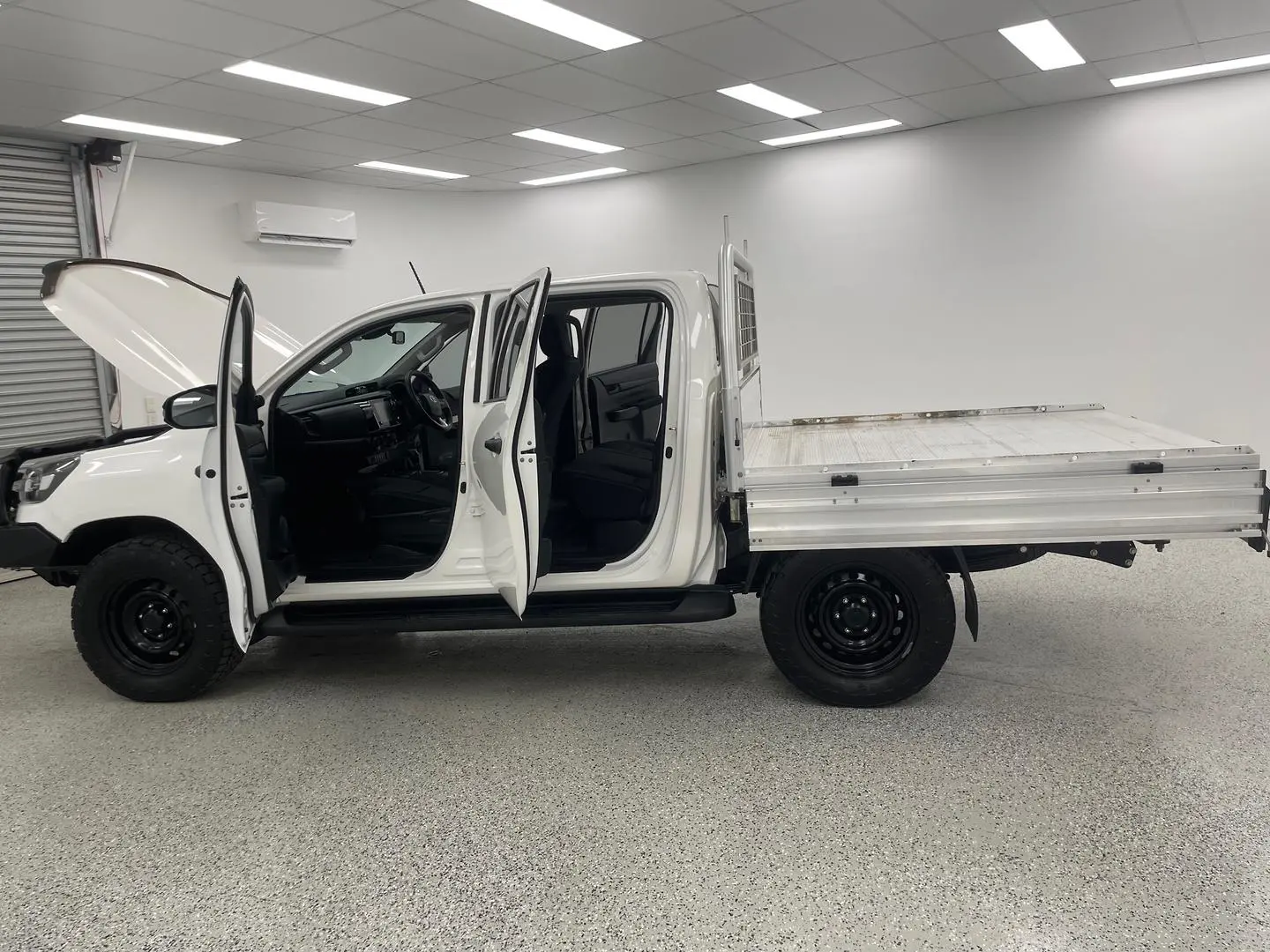 2020 Toyota Hilux Gallery Image 9