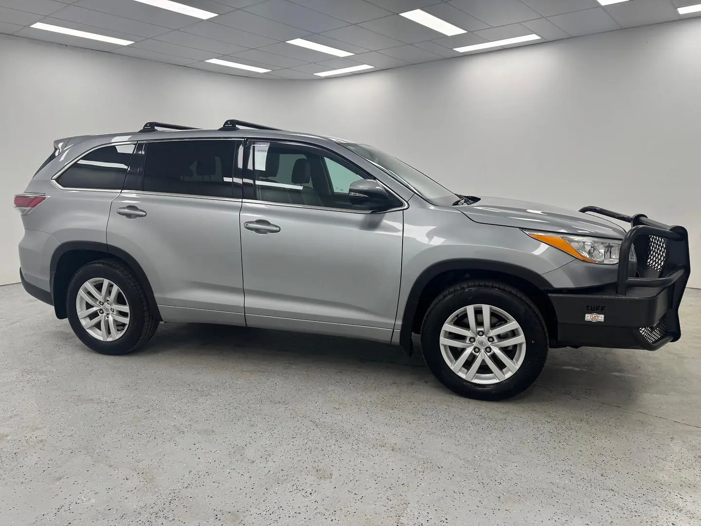 2015 Toyota Kluger Gallery Image 2