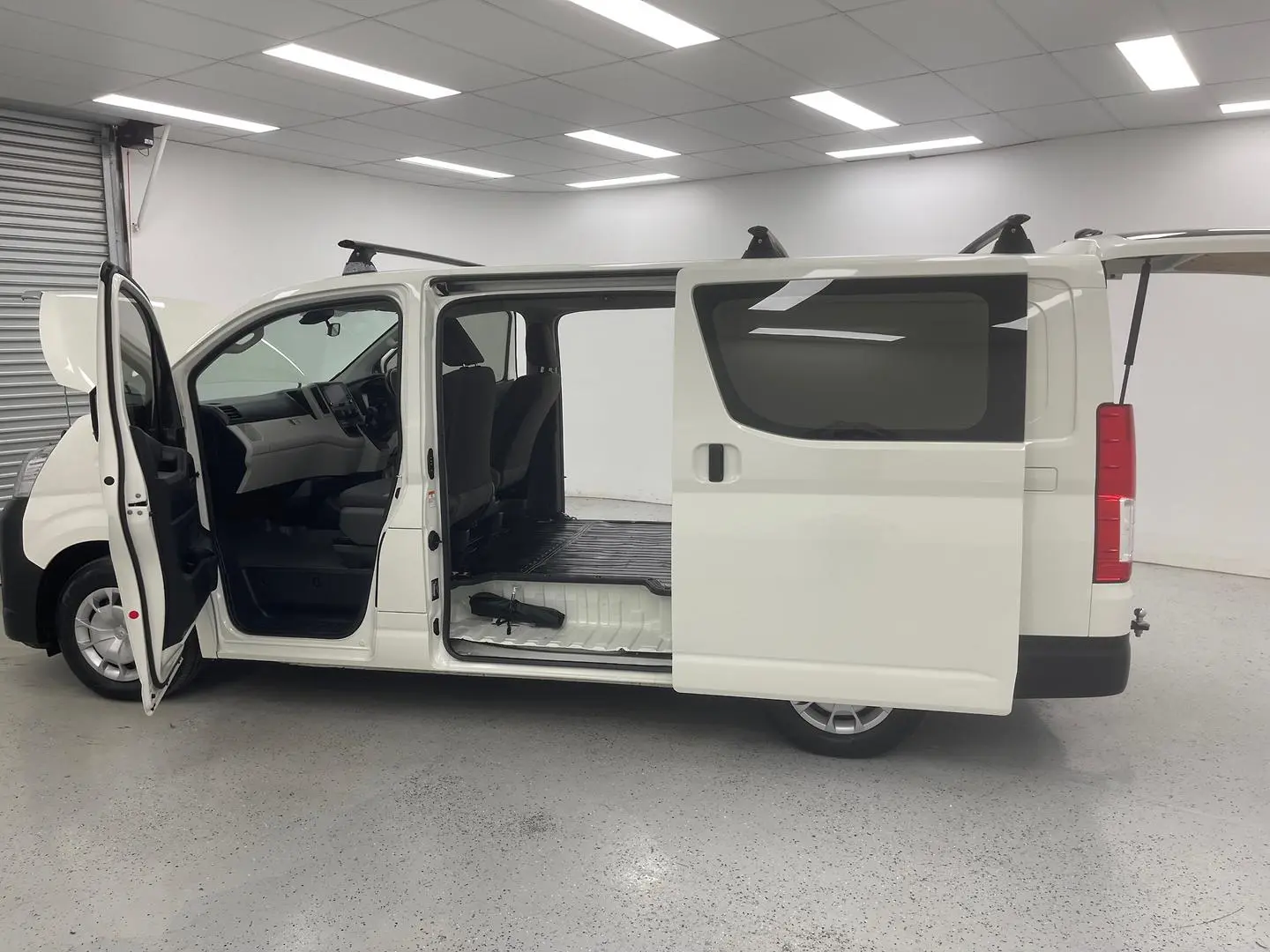 2020 Toyota Hiace Gallery Image 12