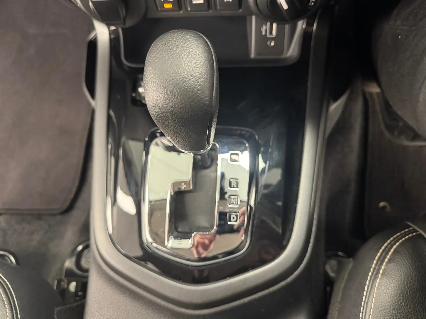 2021 Nissan Navara Gallery Image 25