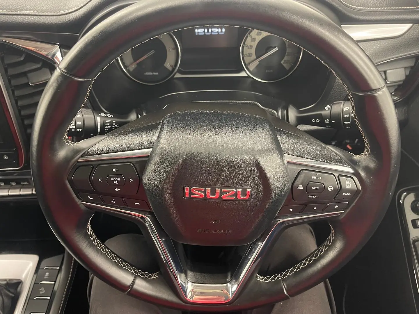 2021 Isuzu MU-X Gallery Image 36