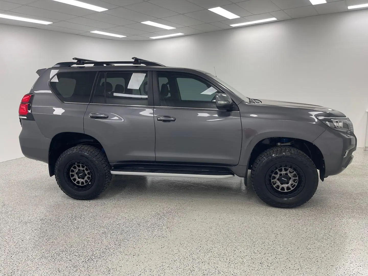 2022 Toyota Landcruiser Prado Gallery Image 2