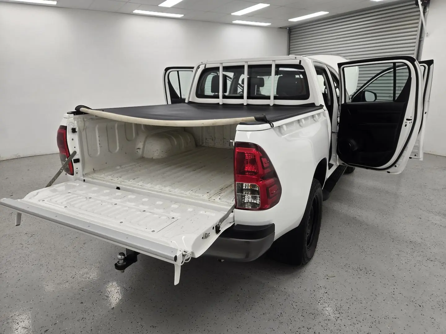 2017 Toyota Hilux Gallery Image 10