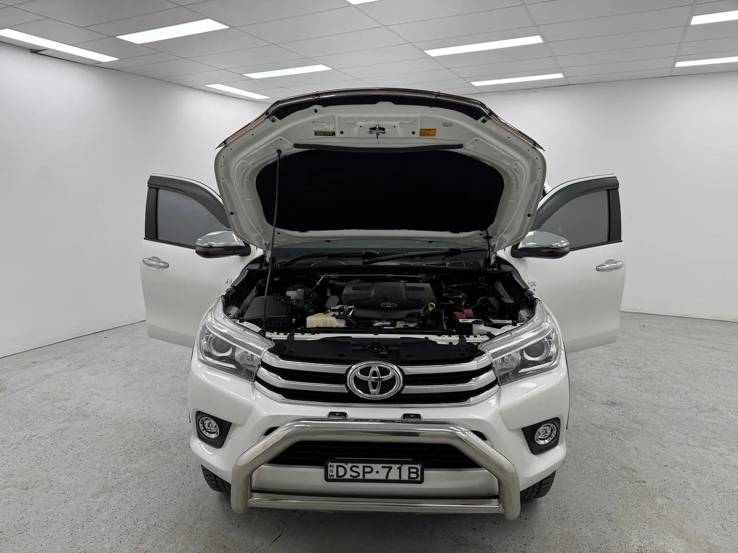 2017 Toyota Hilux Gallery Image 12