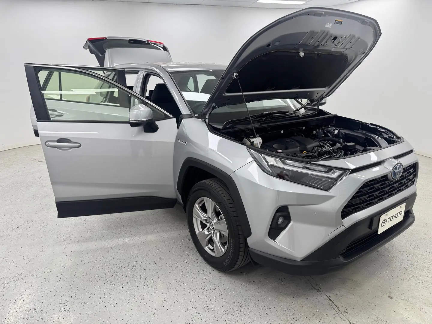 2024 Toyota RAV4 Gallery Image 7