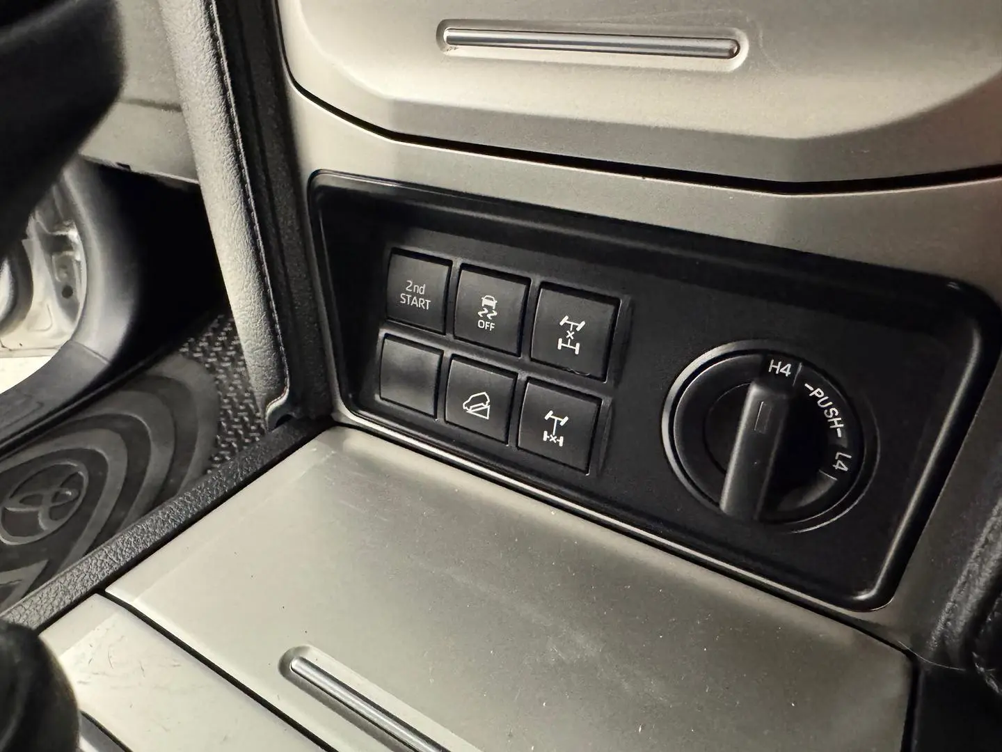 2021 Toyota Landcruiser Prado Gallery Image 20