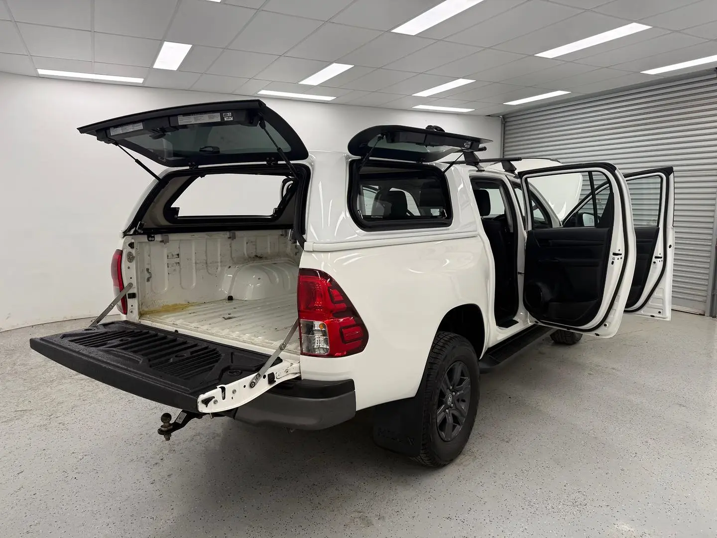 2021 Toyota Hilux Gallery Image 18