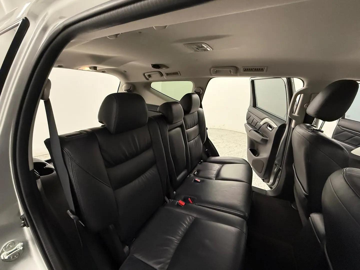 2016 Mitsubishi Pajero Sport Gallery Image 14