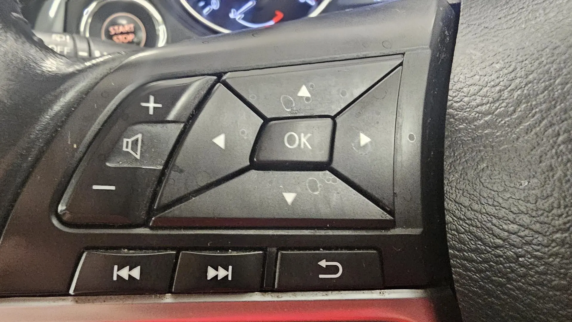 2018 Nissan QASHQAI Gallery Image 32