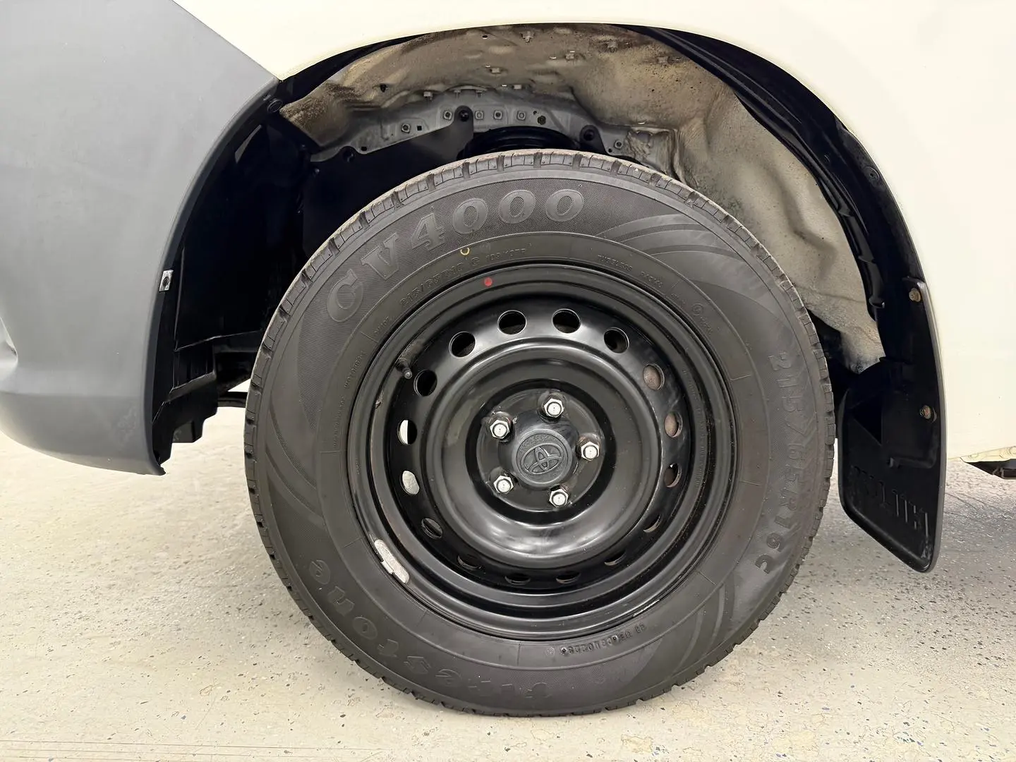 2018 Toyota Hilux Gallery Image 9