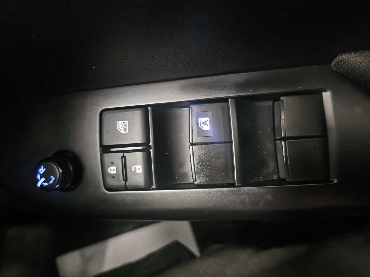 2018 Toyota Hilux Gallery Image 40