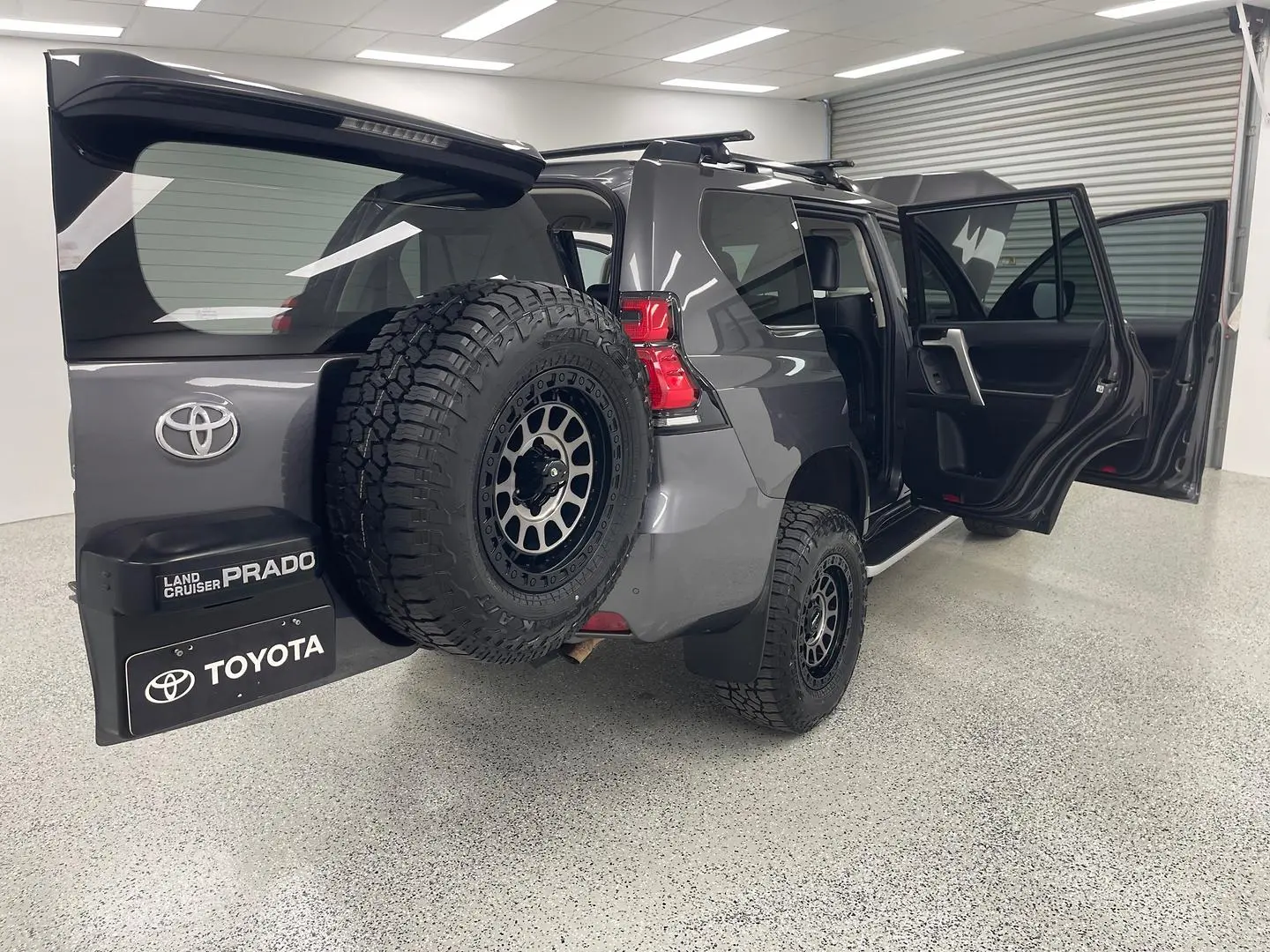 2022 Toyota Landcruiser Prado Gallery Image 9