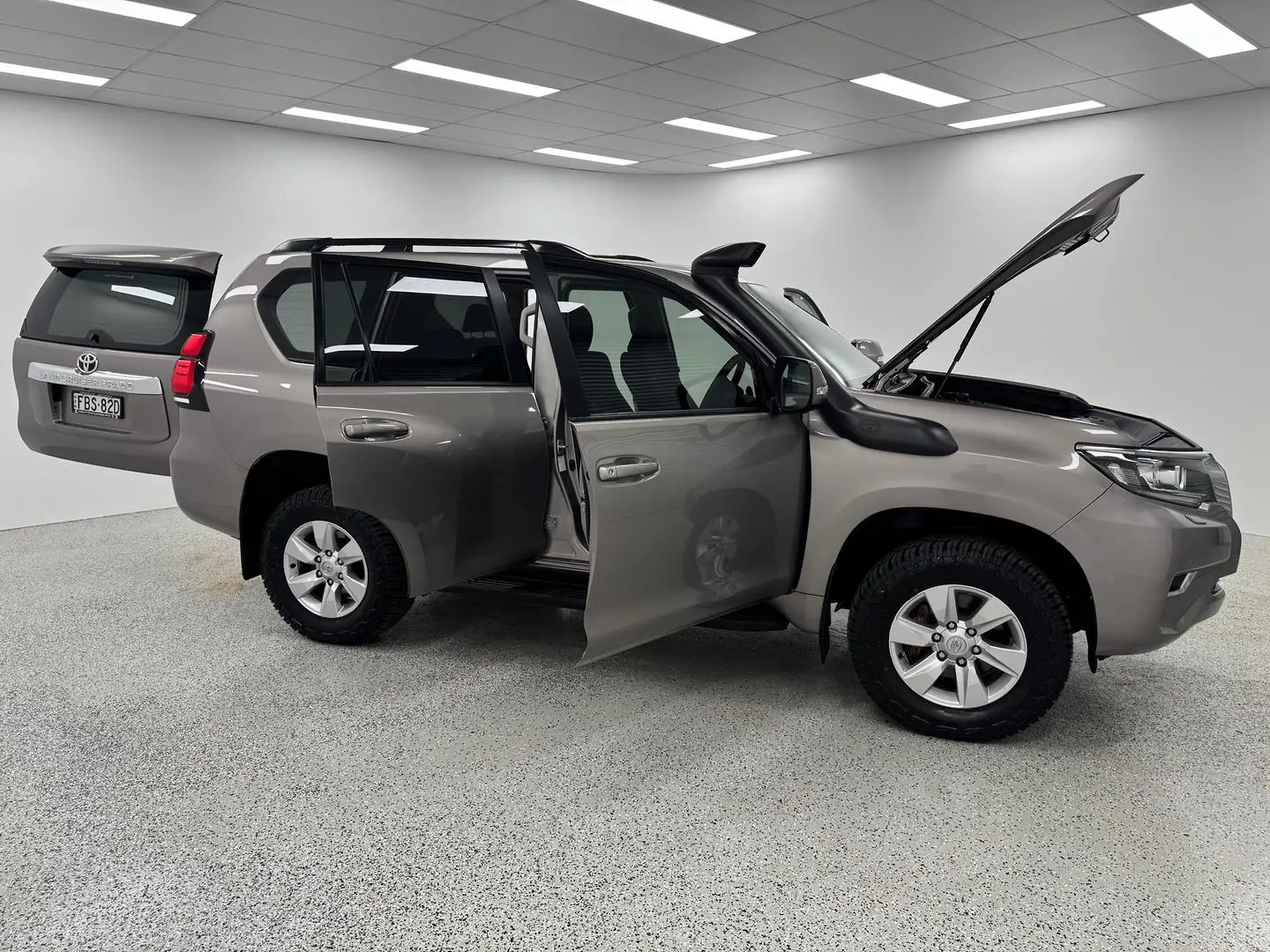 2023 Toyota Landcruiser Prado Gallery Image 8