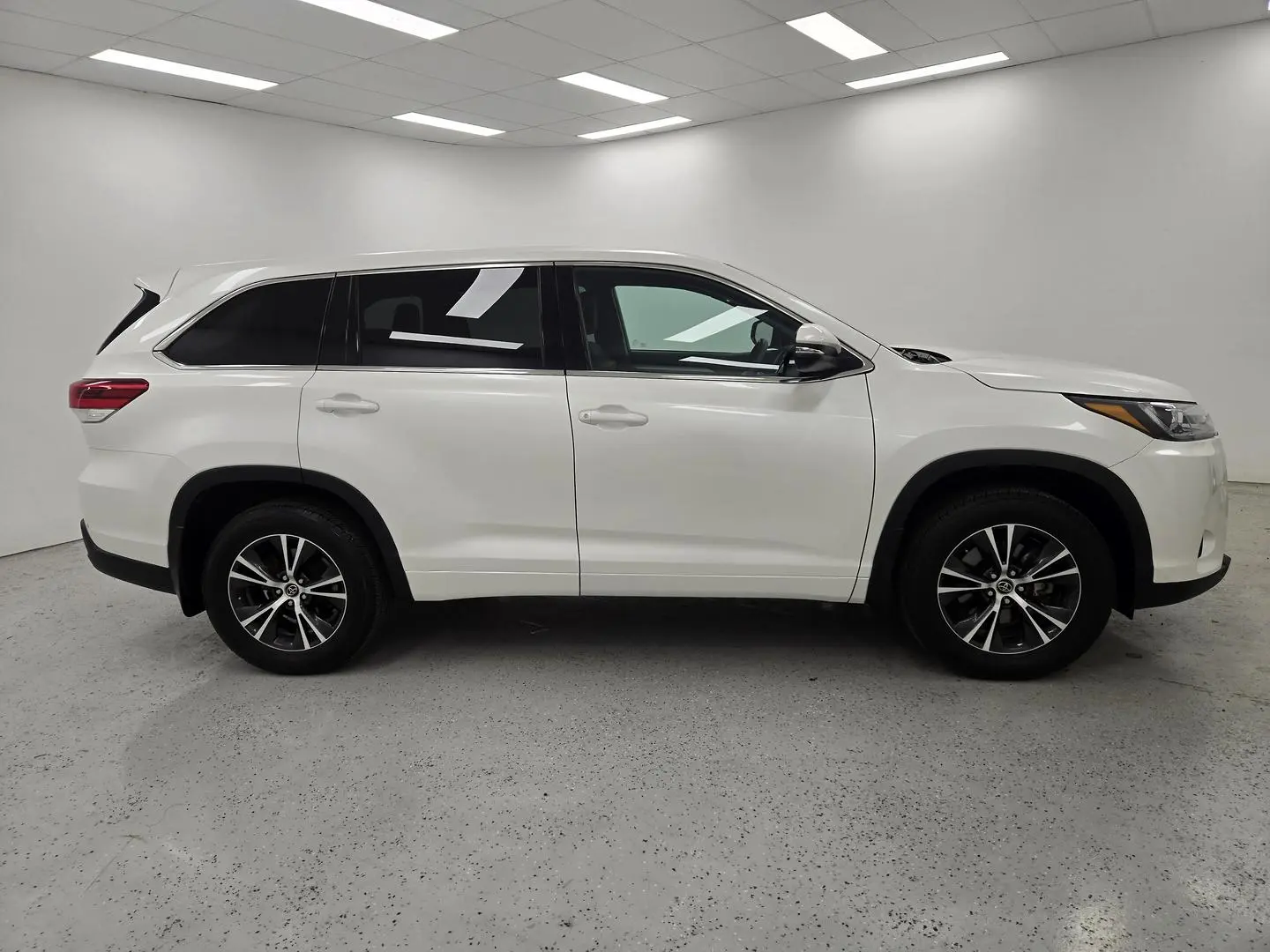 2018 Toyota Kluger Gallery Image 2