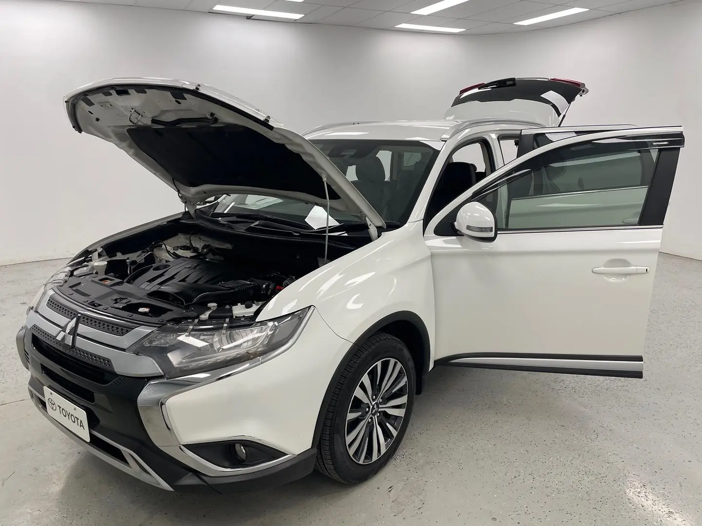 2019 Mitsubishi Outlander Gallery Image 14