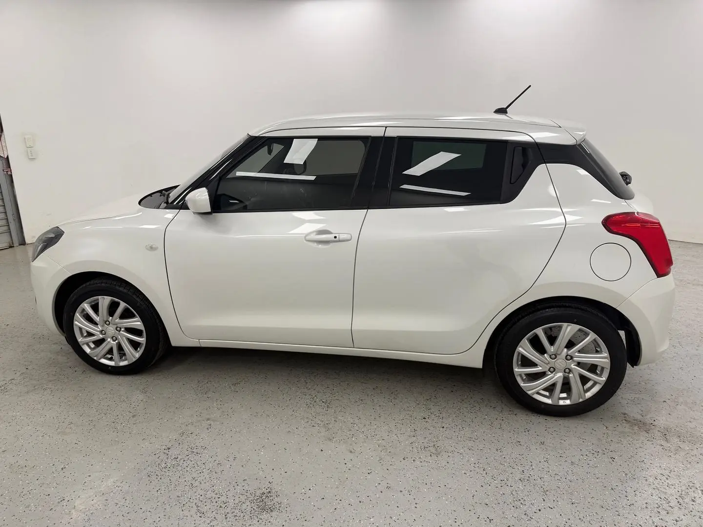 2022 Suzuki Swift Gallery Image 6