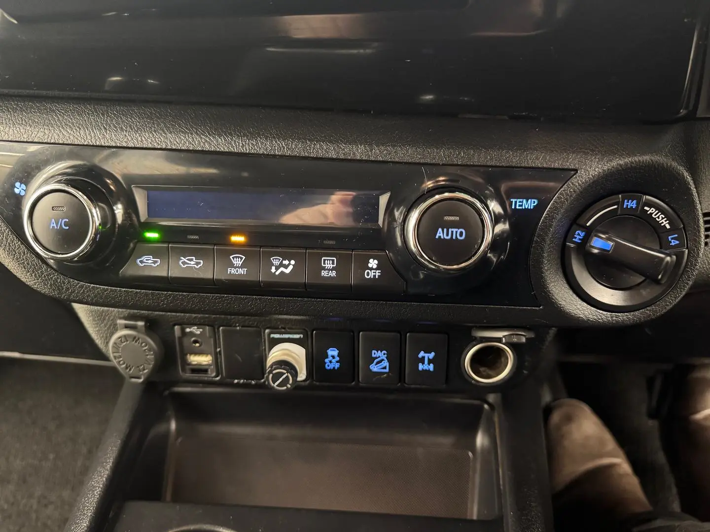 2018 Toyota Hilux Gallery Image 24
