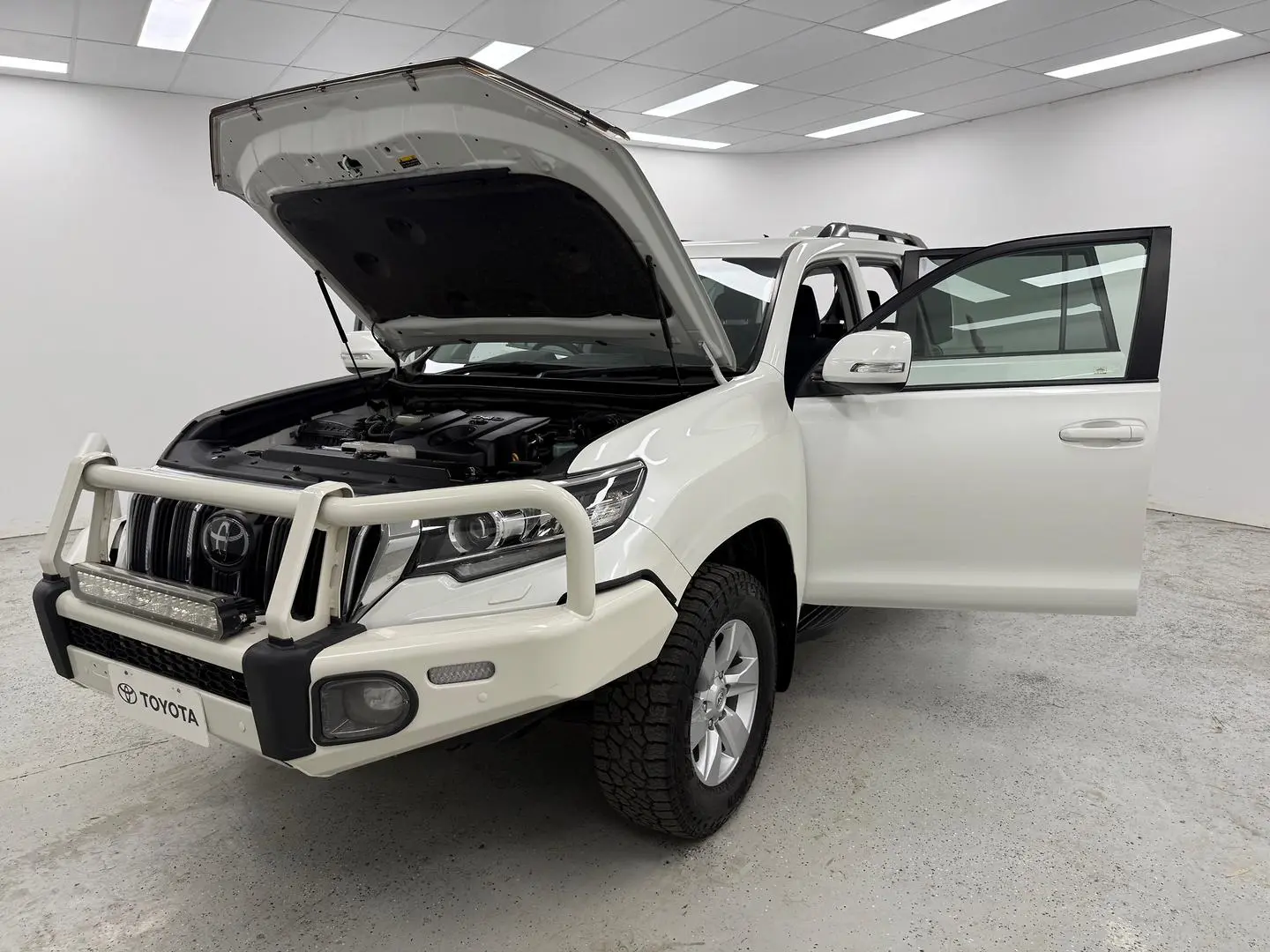 2021 Toyota Landcruiser Prado Gallery Image 8