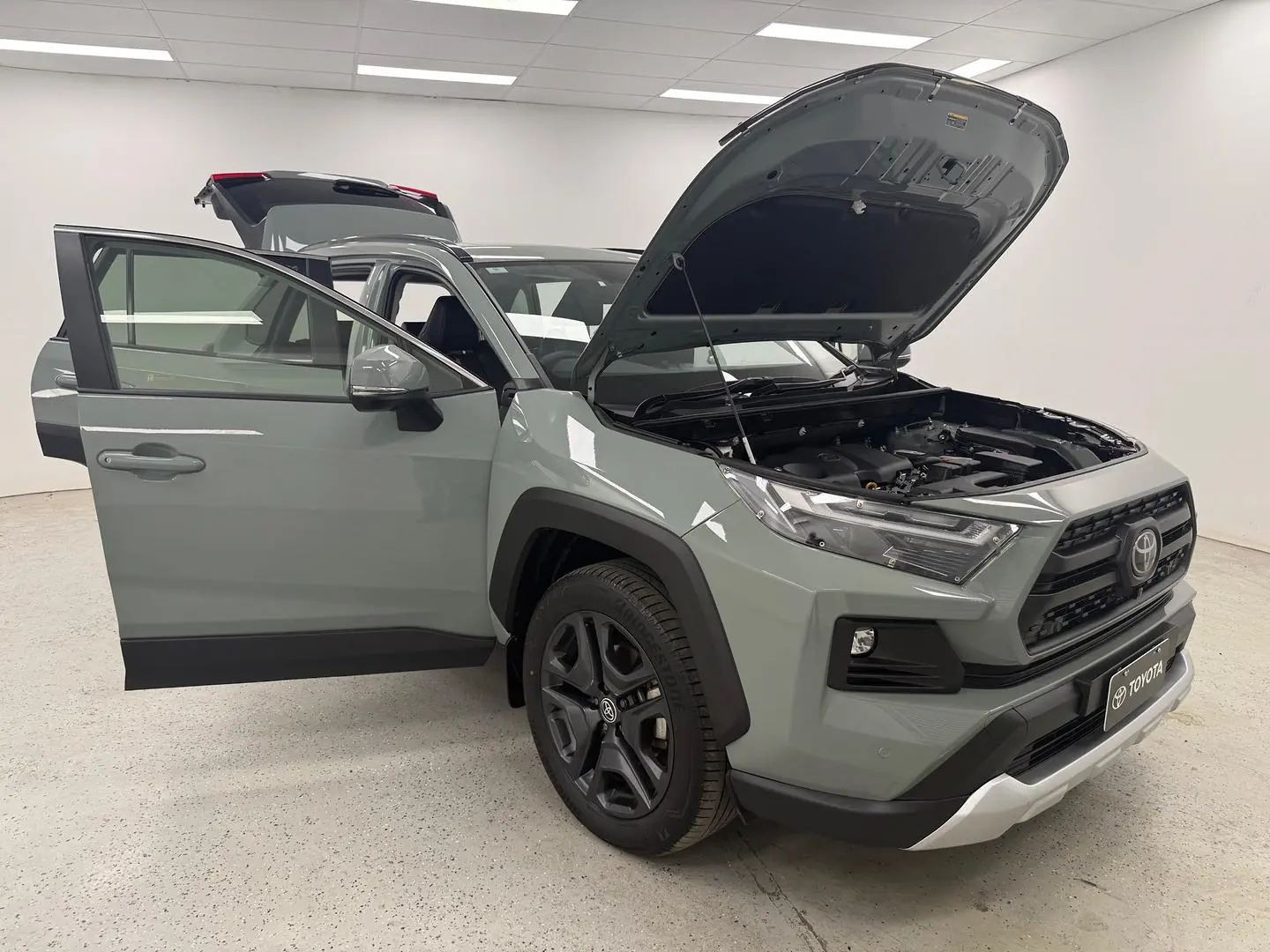 2023 Toyota RAV4 Gallery Image 18