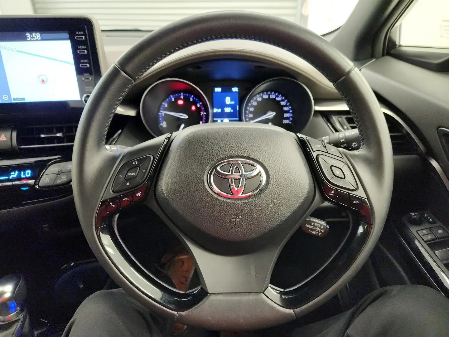 2022 Toyota C-HR Gallery Image 25