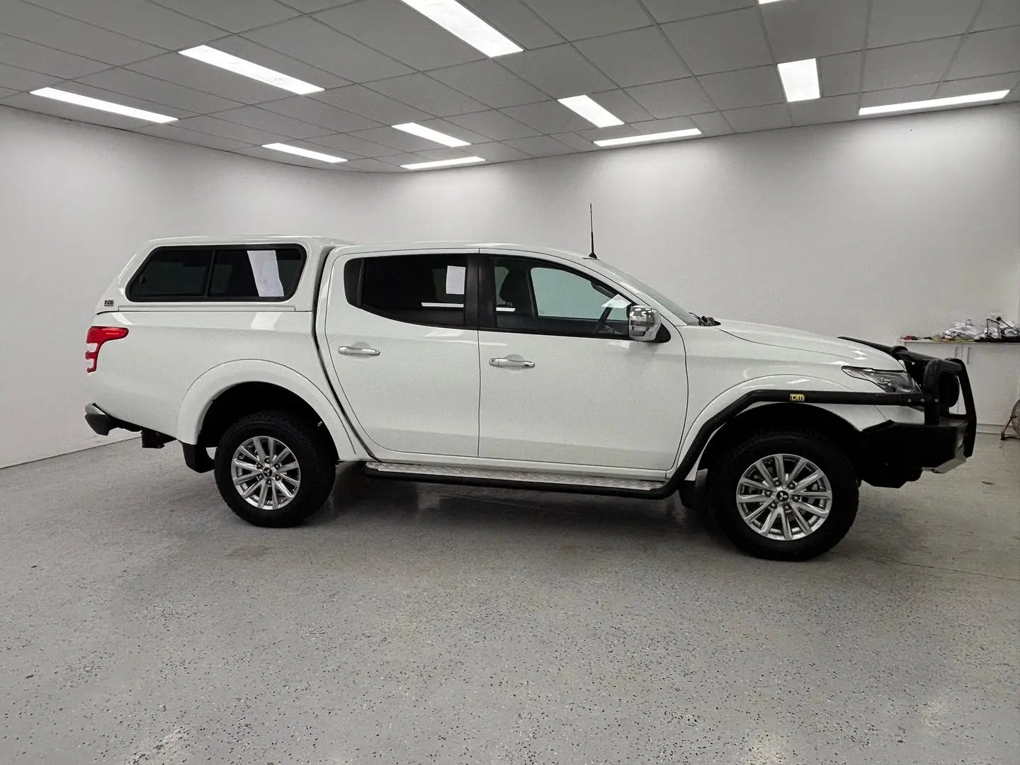 2017 Mitsubishi Triton Gallery Image 2