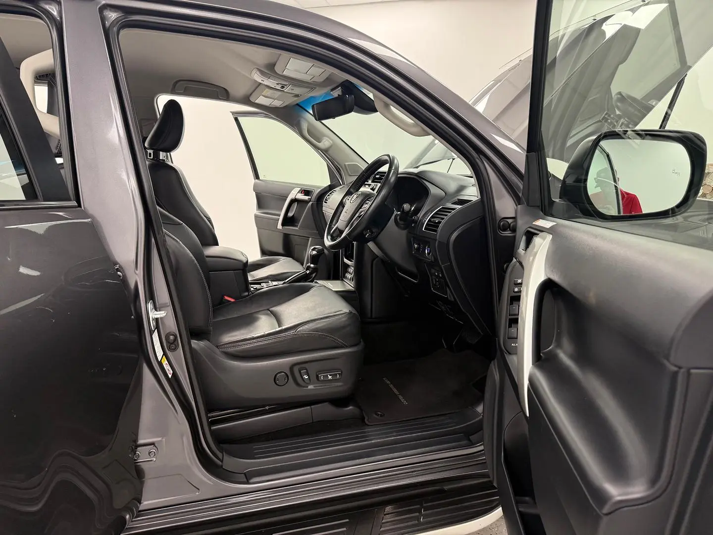 2019 Toyota Landcruiser Prado Gallery Image 15