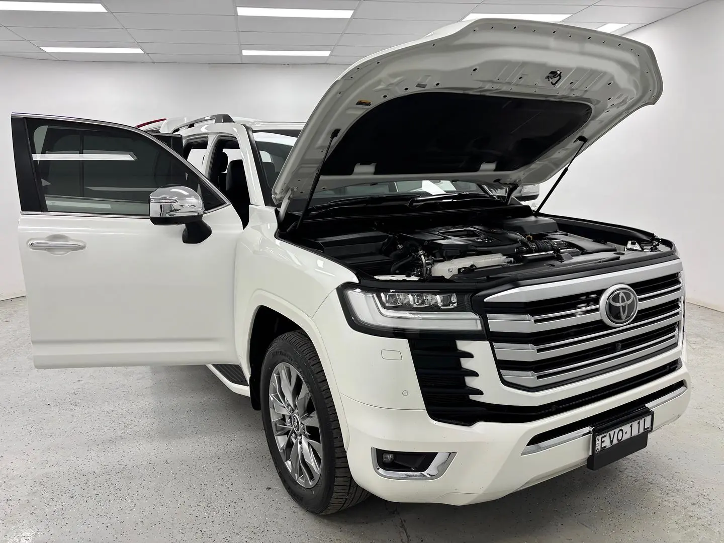 2022 Toyota Landcruiser Gallery Image 8