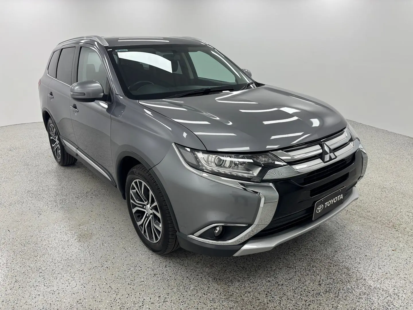 2017 Mitsubishi Outlander Image