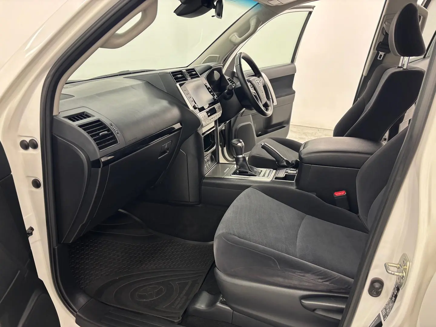 2023 Toyota Landcruiser Prado Gallery Image 19