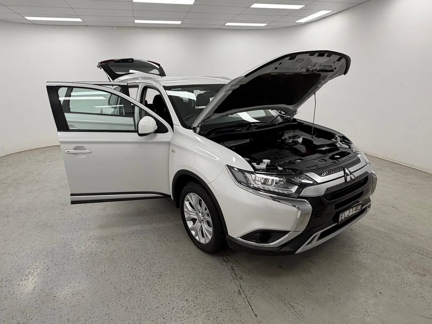 2020 Mitsubishi Outlander Gallery Image 7