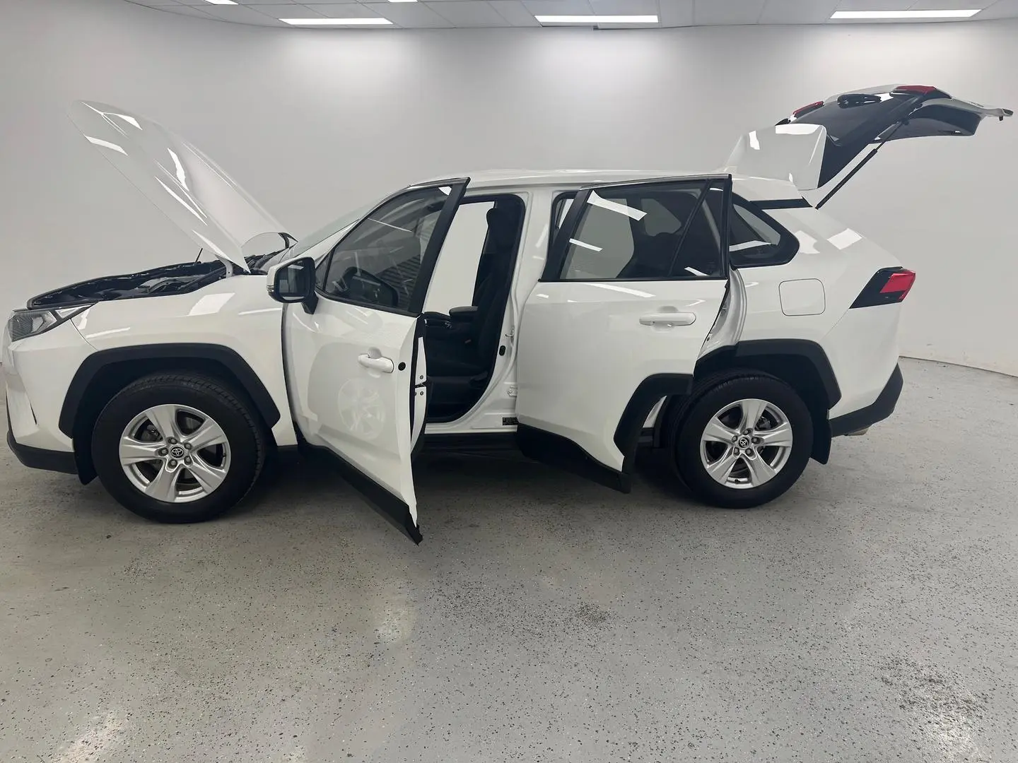 2021 Toyota RAV4 Gallery Image 11